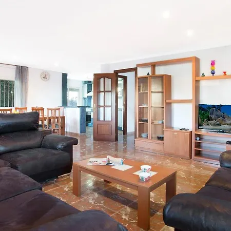 Sleeps 14 * יורט דה מאר